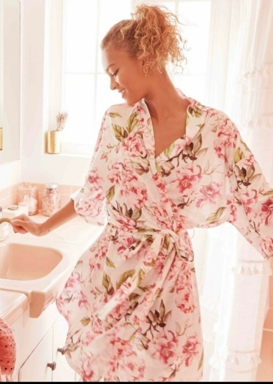 NWOT SHOW ME YOUR MUMU Brie Peonies Floral Print  Robe O/S